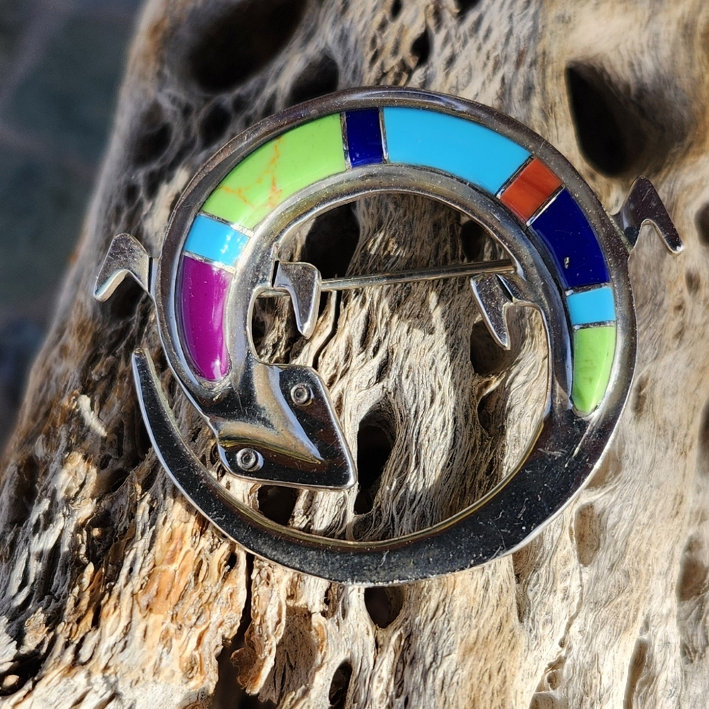 Sterling, inlaid Lizard SIGNED pin/pendant - Picture 12 of 16